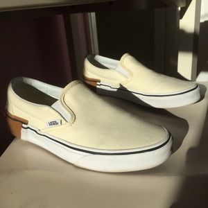 NWOT cream Two Tone sole Vans!!